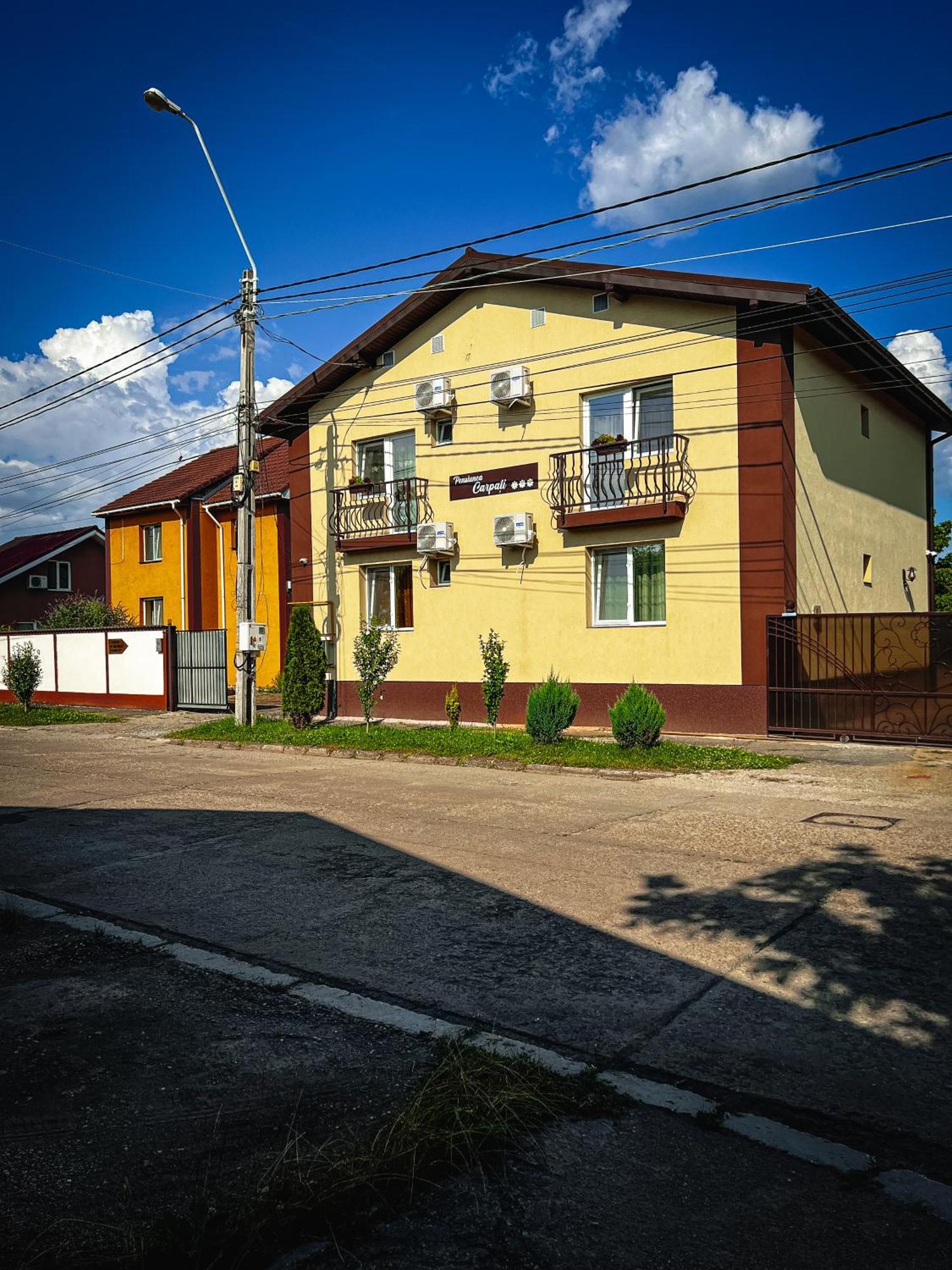 Pensiune Carpati Hunedoara Exteriör bild