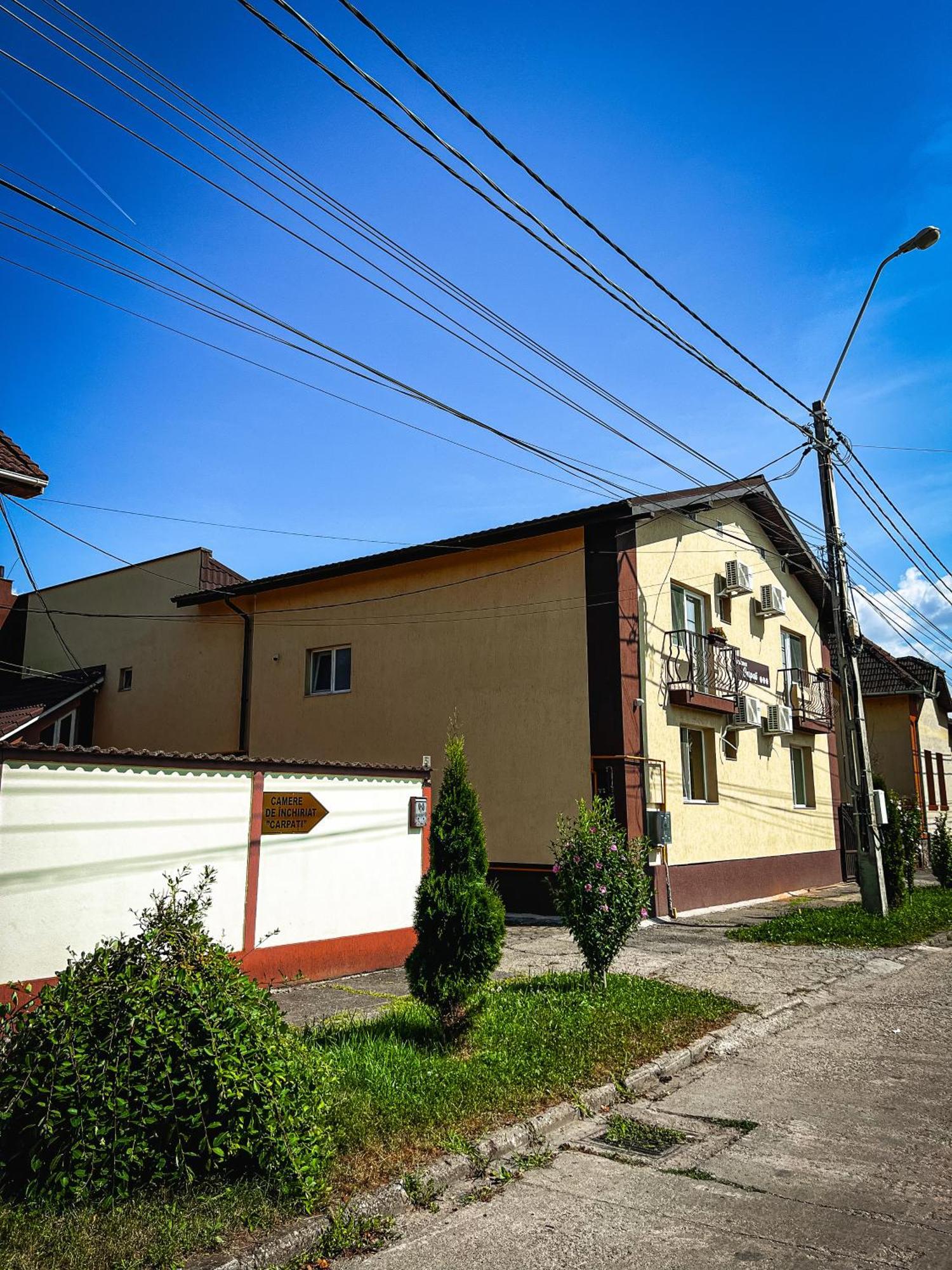 Pensiune Carpati Hunedoara Exteriör bild