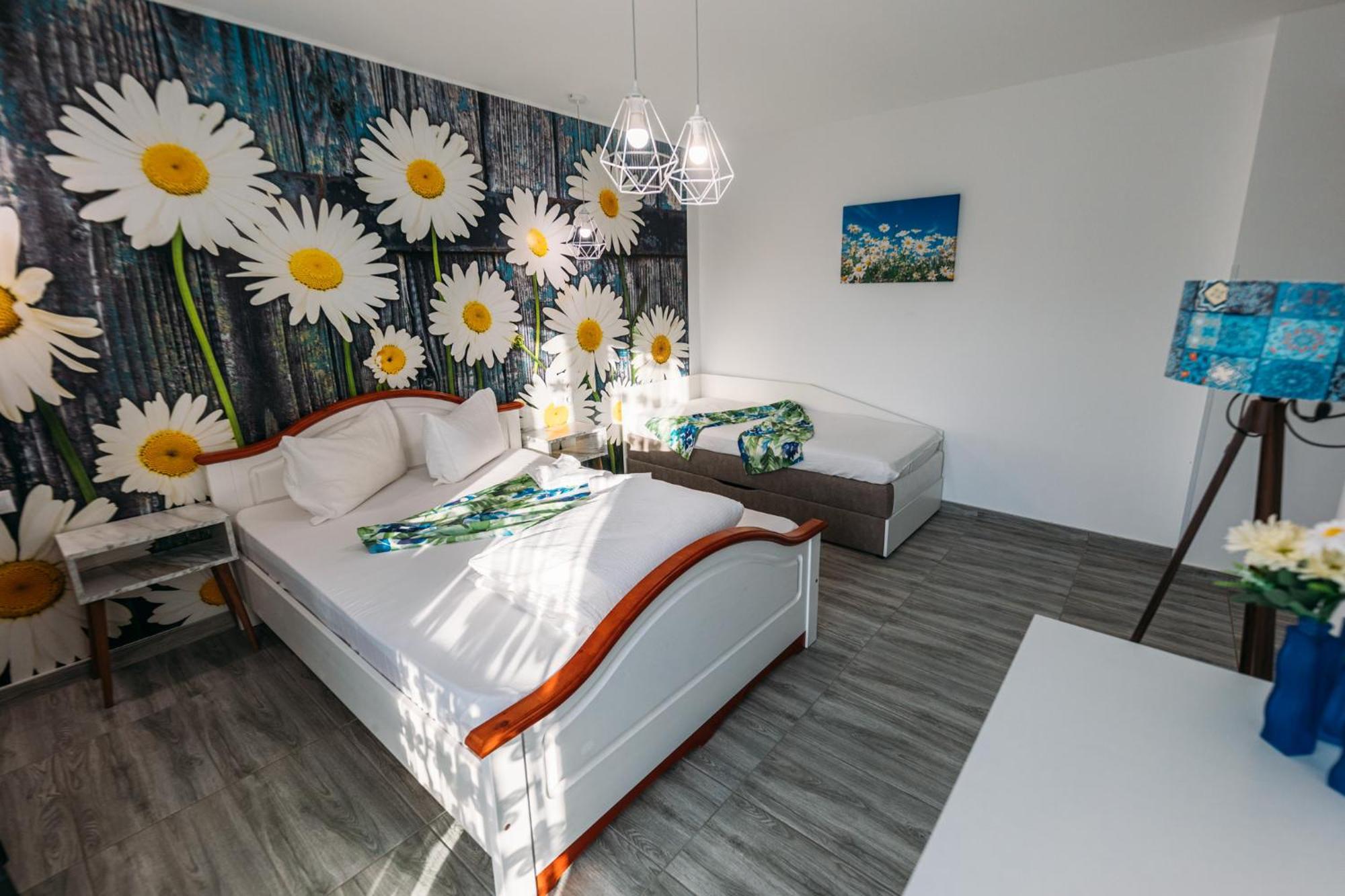 Pensiune Carpati Hunedoara Exteriör bild